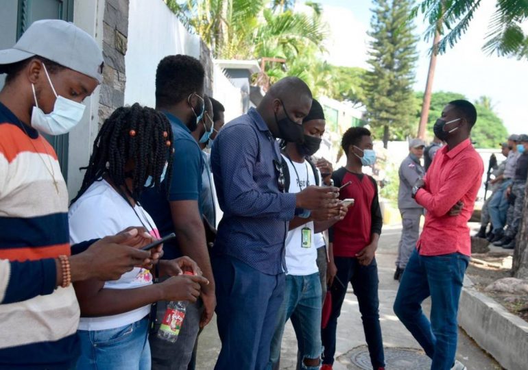 Suspensión de visados a estudiantes haitianos
