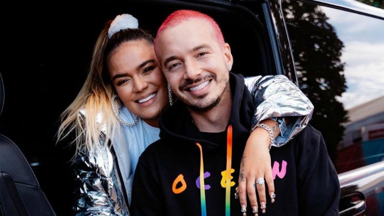 J Balvin responde contundente a seguidor que cuestionó mensaje para Karol G