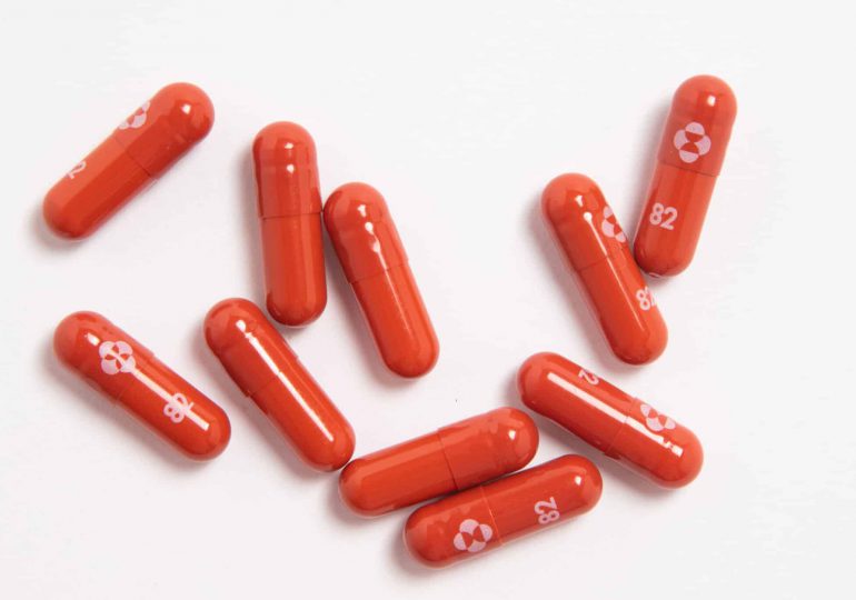 Expertos de EEUU recomiendan autorización de píldora anticovid de Merck