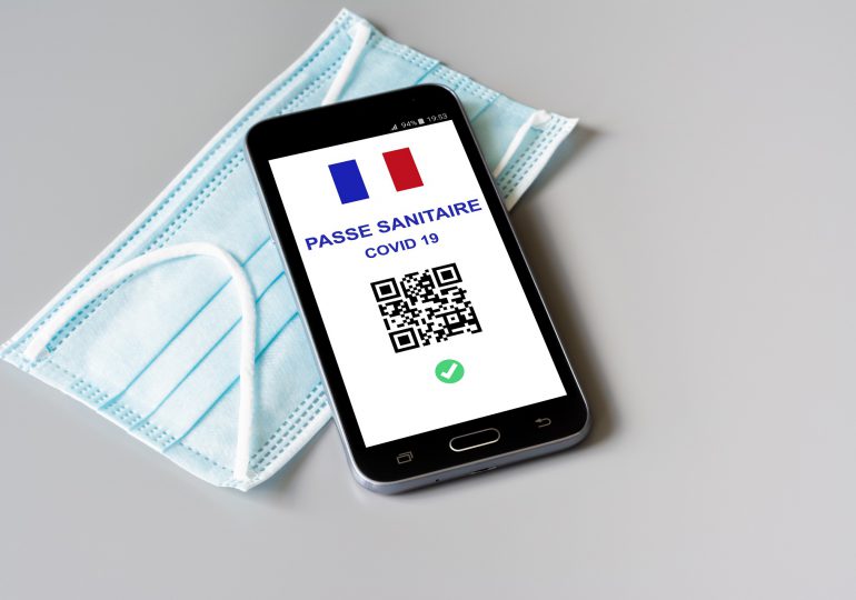 Francia condiciona pasaporte sanitario a dosis anticovid de refuerzo para mayores de 65 años