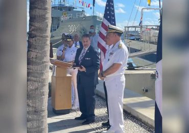 Comitiva de la Fuerza Aérea recibe en Miami ,el Buque Escuela de la Armada de RD
