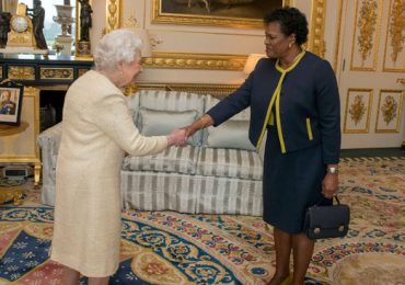 Barbados se despide de la reina Isabell II para convertirse en república