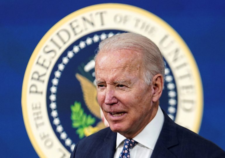 Biden dice que candidatura de Trump lo motivaría a buscar segundo mandato