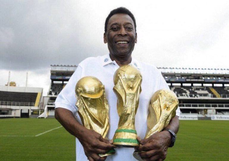 Hospitalizan a Pelé para continuar su tratamiento por un tumor de colon