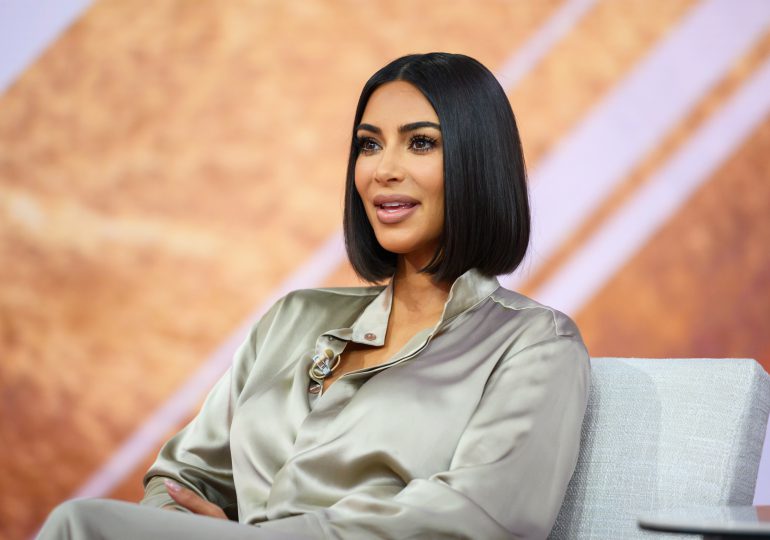 Kim Kardashian pasa examen de derecho tras tres intentos infructuosos