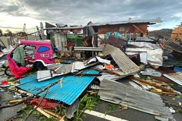 El paso del tifón Rai deja al menos 208 muertos en Filipinas