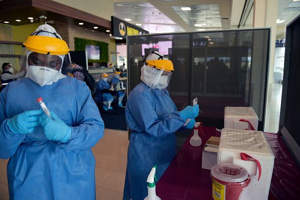 Ecuador detecta primer caso de la variante ómicron del coronavirus
