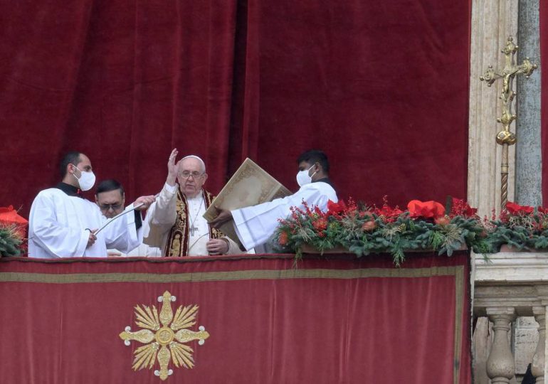 El papa llama al "diálogo" en una Navidad bajo la sombra de la pandemia