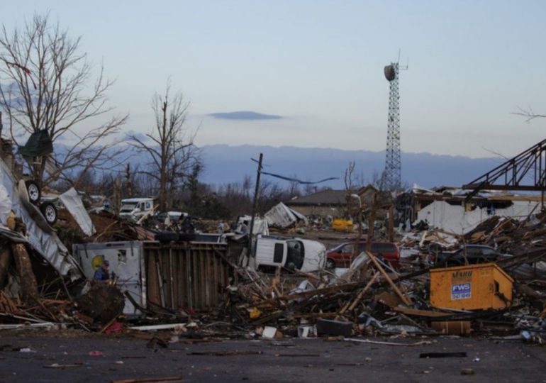 Devastadores tornados dejan más de 80 muertos en EEUU