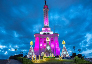 Cementos Cibao llena de luces el Monumento de Santiago para dar bienvenida a la Navidad