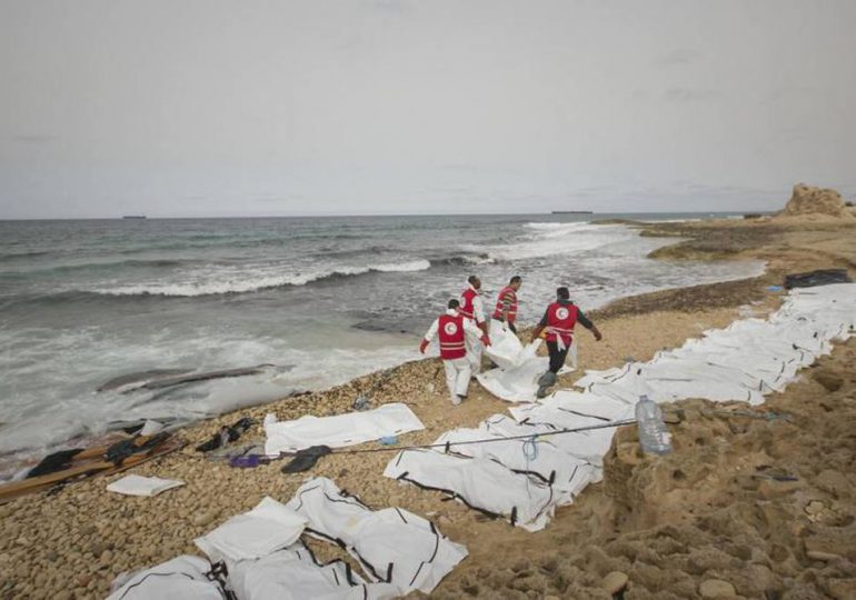 Descubren los cuerpos de 28 migrantes en las costas de Libia