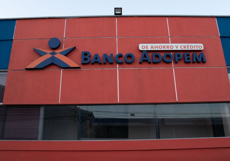 Banco ADOPEM ofrece servicios corporativos para venta de marbetes de vehículos de motor