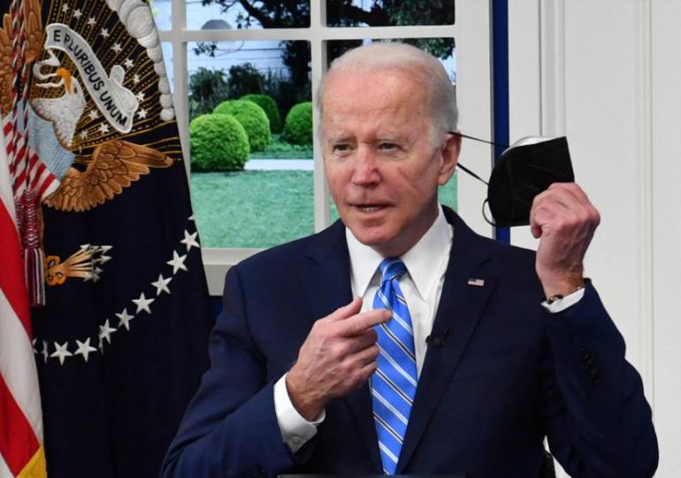 Biden advierte que hospitales de EEUU pueden "desbordarse" por covid, pero pide no temer