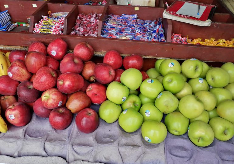 VIDEO | Aumentan los precios de manzanas, se vende entre 35, 40 y 70 pesos