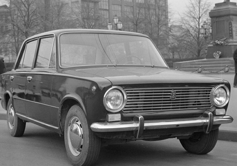 El primer Lada: cómo la leyenda soviética del VAZ 2101 conquistó el mercado automotriz