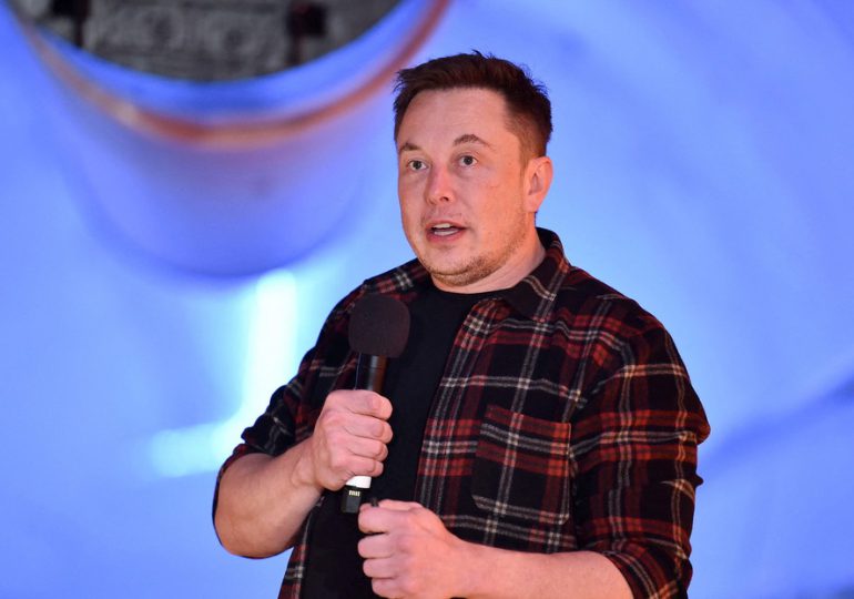 Elon Musk celebra la llegada de robots con apariencia humana