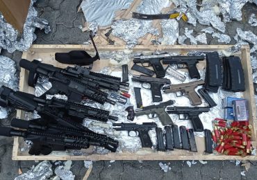 Autoridades decomisan cargamento de armas de fuego en puerto de Haina Oriental