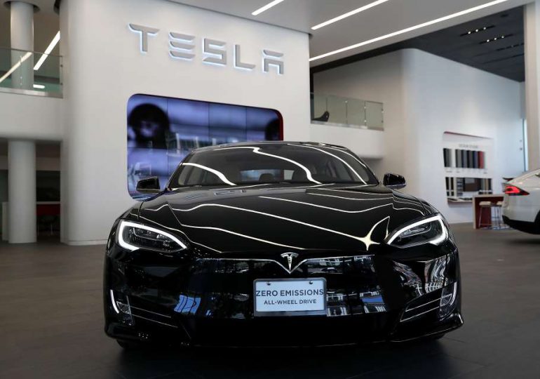 Tesla retira casi 500.000 autos en EEUU por riesgo de choques
