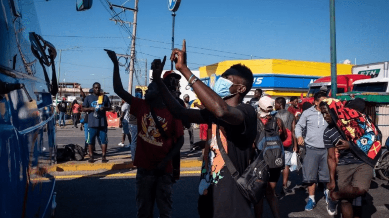 "Quédate en México": entre tacos y mariachis, haitianos intentan rehacer su vida