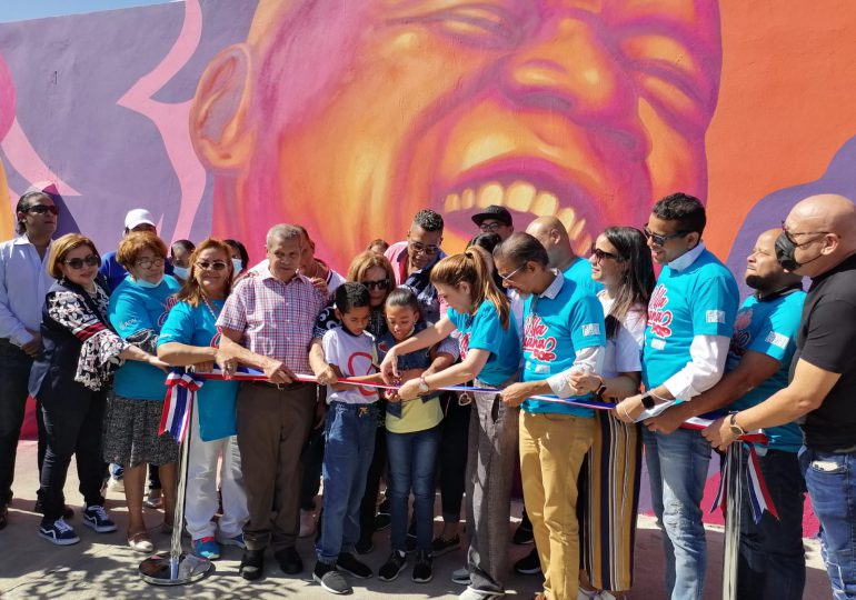 ADN inaugura mural dedicado al fenecido merenguero Johnny Ventura