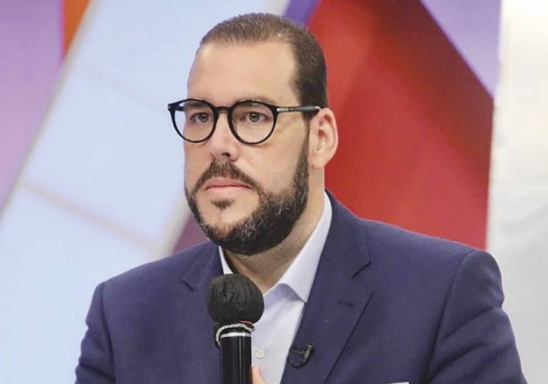 Víctor Gómez Casanova se lanza como la nueva voz comercial de las Águilas Cibaeñas