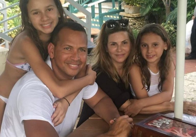 Alex Rodríguez define a la madre de sus hijas como "Un modelo a seguir"