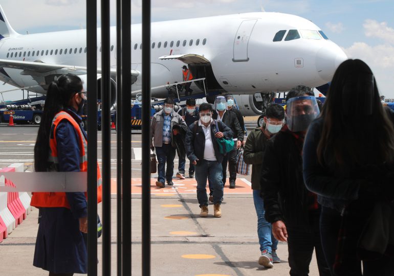 Perú prolonga suspensión de vuelos con Sudáfrica por variante omicrón