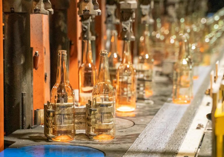 Cervecería: primeras botellas de muestra fabricadas en el país están listas