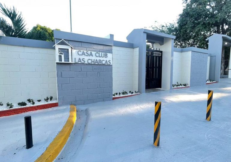 Alcaldía Santiago entrega completamente remozada una casa club en Las Charcas