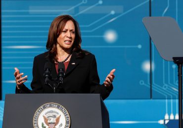 Exempleados de Kamala Harris la acusan de ser una "matona"