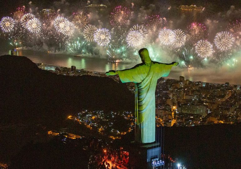 Rio celebrará el año nuevo con fuegos artificiales, tras cancelar su Réveillon