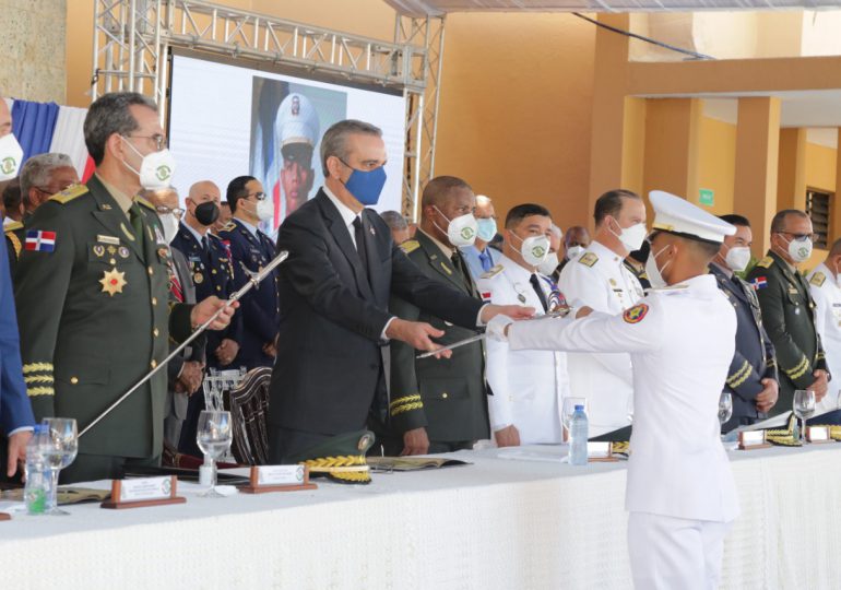 Presidente Abinader encabeza graduación de nuevos Oficiales Academia Militar "Batalla de Las Carreras"