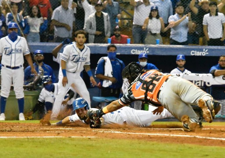 Licey obtiene primera victoria en dos años ante los Toros