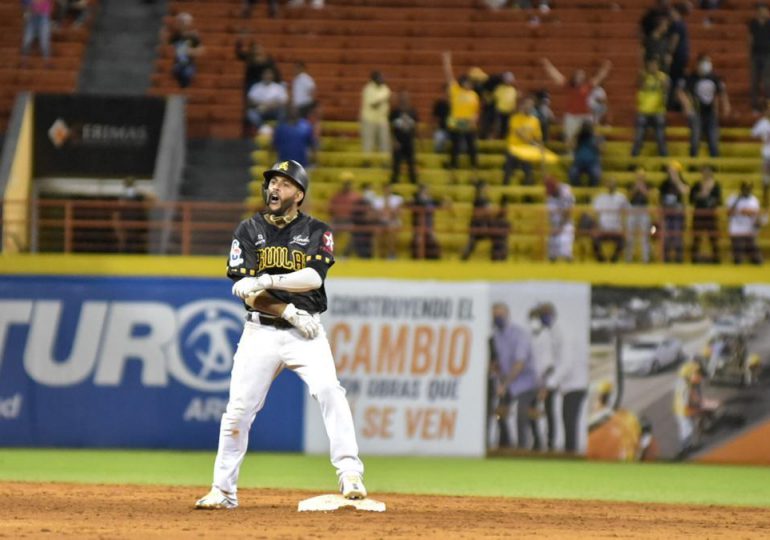 Las Águilas derrotan 4-3 a las Estrellas