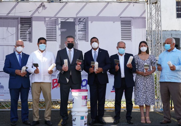 VIDEO | Gobierno entrega 40 mil galones de pinturas a municipalidad para continuar programa “Pinta tu Barrio”