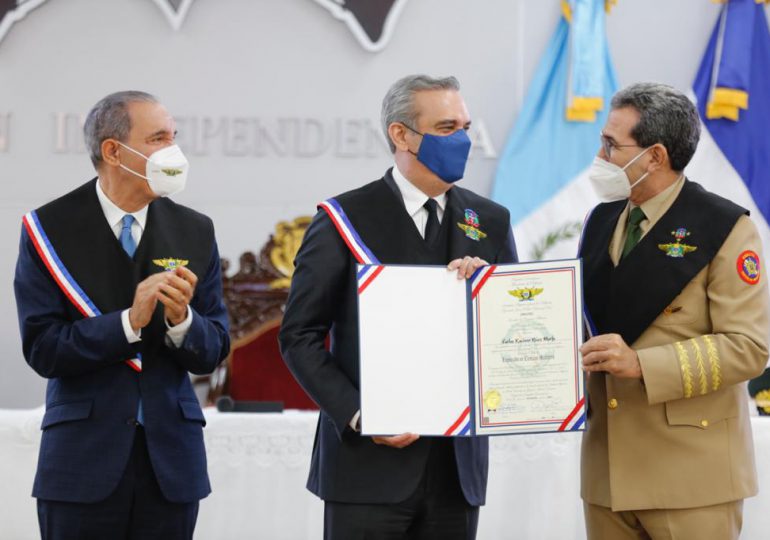 Presidente Abinader encabeza XVII Graduación Ordinaria Conjunta del INSUDE