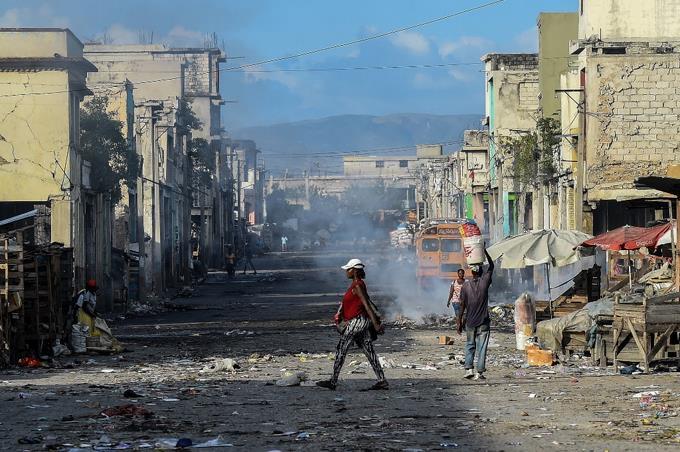 Pandillas en Haití toman control de estación policial