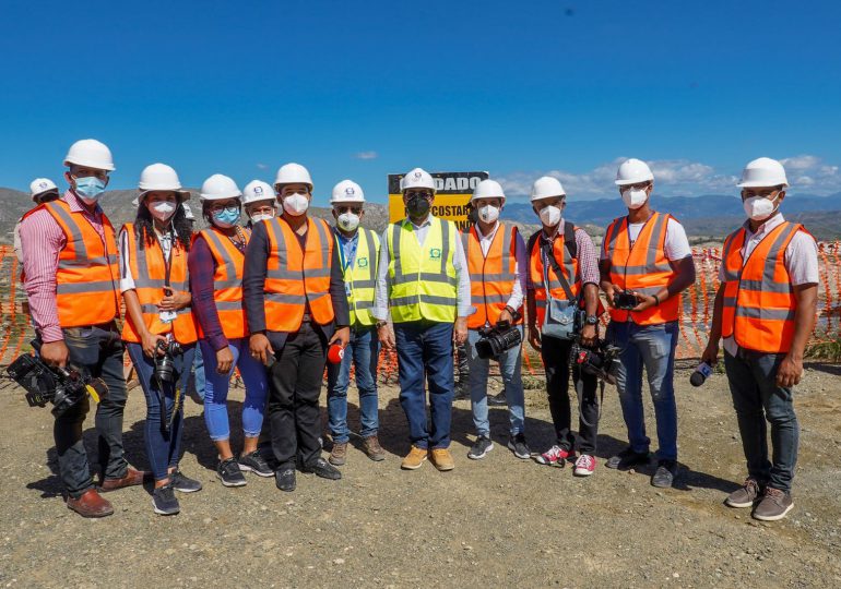 INDRHI recorre Proyecto Múltiple Presa Montegrande junto a periodistas