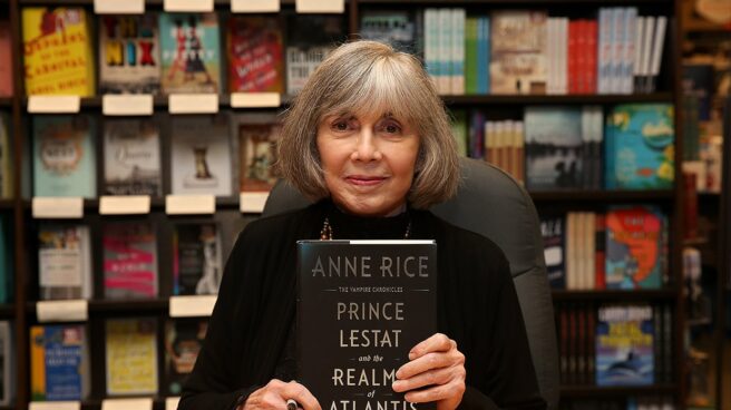 Muere en EEUU la novelista Anne Rice, autora de “Entrevista con el vampiro”