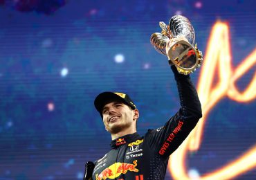 Verstappen campeón de la F1 2021; superó a Hamilton en la última vuelta