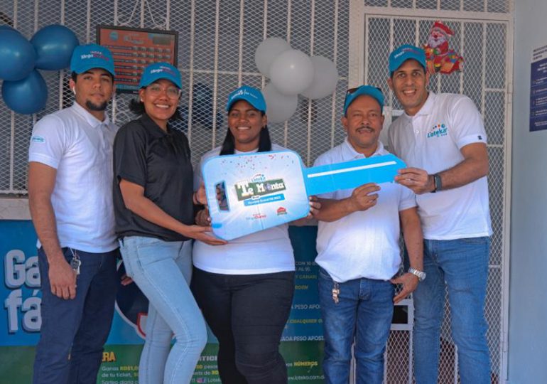 Loteka premia con un vehículo a una de sus agentes de ventas en Pedro Brand