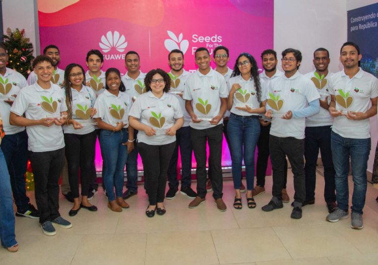 Huawei gradúa jóvenes del programa Semillas para el Futuro 2021