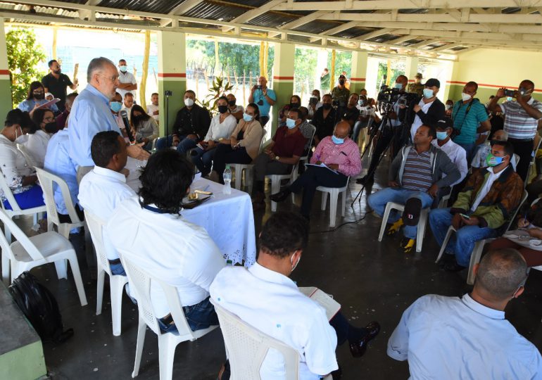 VIDEO | Gobierno presenta soluciones a las demandas de comunidades sobre la presa de Guayubín