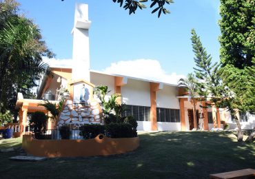 VIDEO | Deligne Ascención entrega remozada parroquia Santo Toribio en sector Los Ríos, DN
