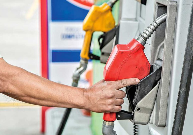 Bajan precios de gasolinas mientras aumentan el gas y gasoil regular