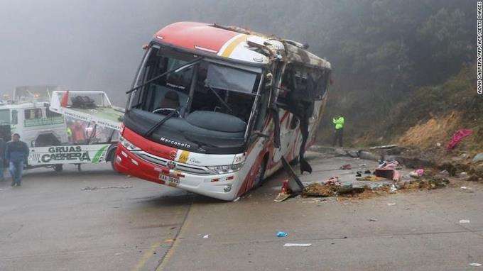 Aumentan a doce los muertos por accidente de bus en Amazonia de Ecuador