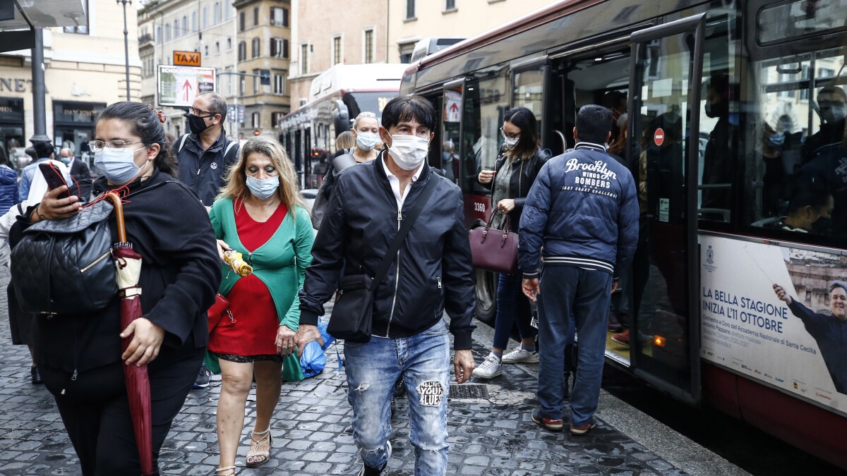 L’Italia richiede mascherine da esterno