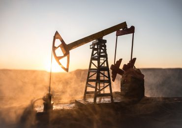 El petróleo se contrae en la última jornada del año tras auge de 2021