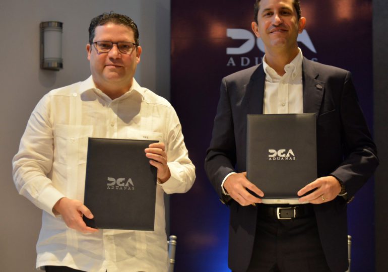 La DGA y AMCHAMDR firman acuerdo para desarrollo del Hub Logístico