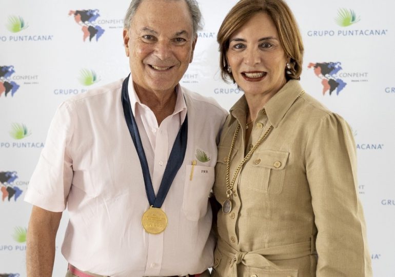 Frank Rainieri recibe Medalla de Oro al Mérito Panamericano de Turismo de la CONPEHT